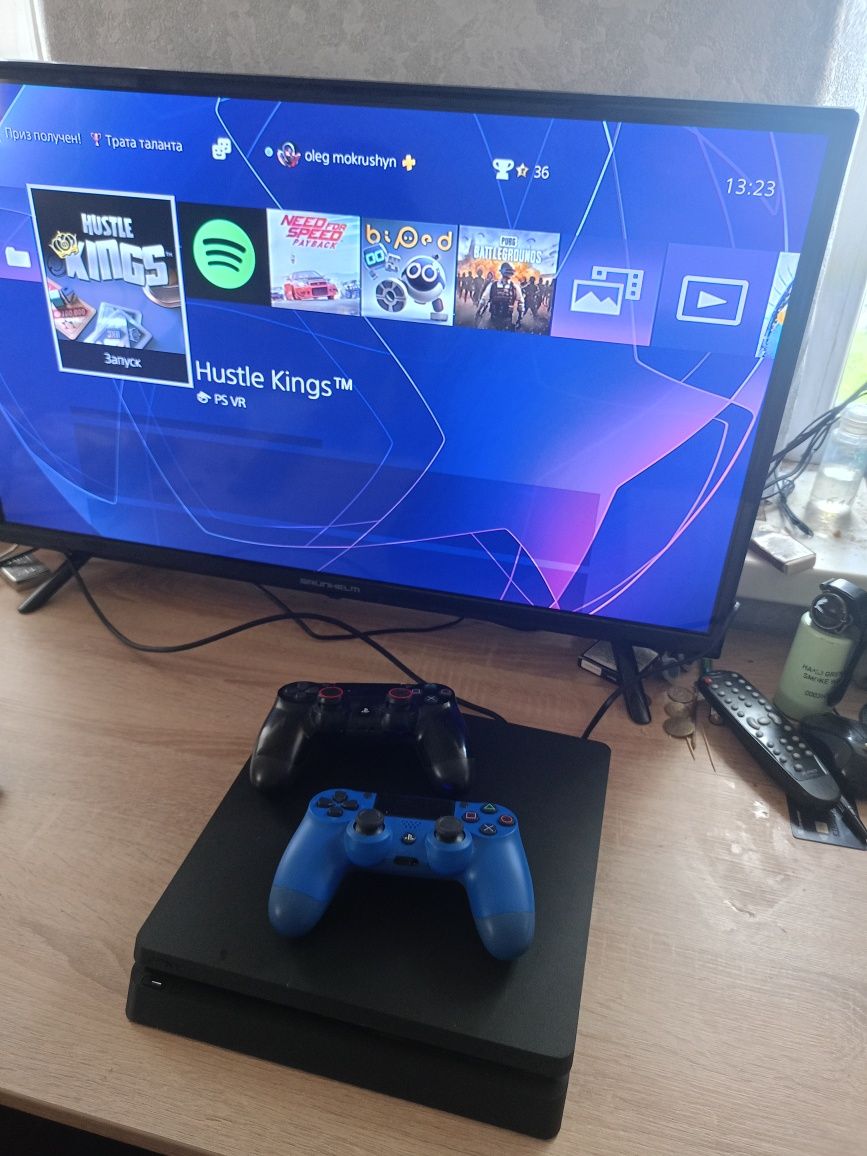PlayStation 4 slim +2 геймпада