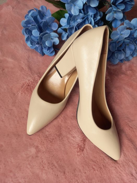 Buty na obcasie czułenka kremowe roz 37 nowe szpic słupek