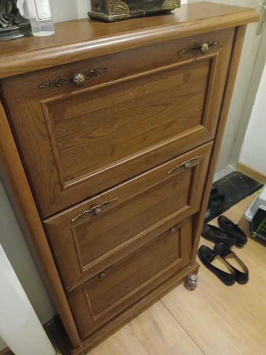 Klasyczna szafka na buty