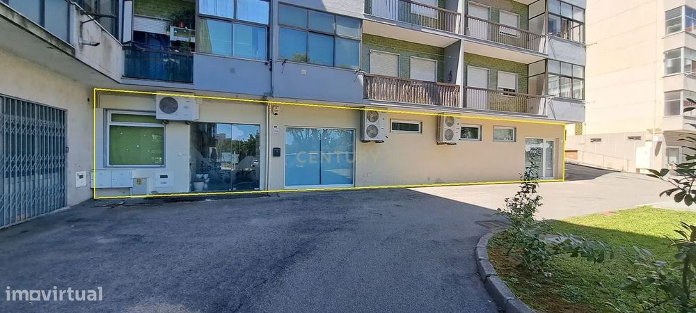 2 lojas situadas no centro da cidade de Viseu com cerca de 400m2, próx