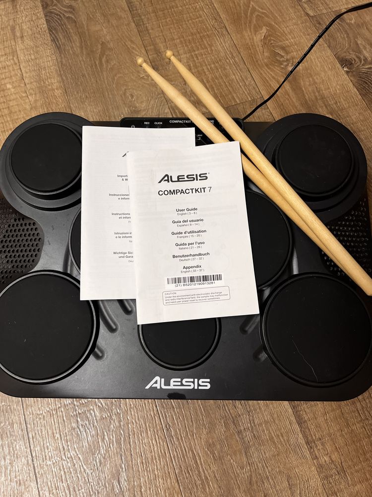 Alesis Compact Kit 7 — електронна ударна установка, педалі, палички
