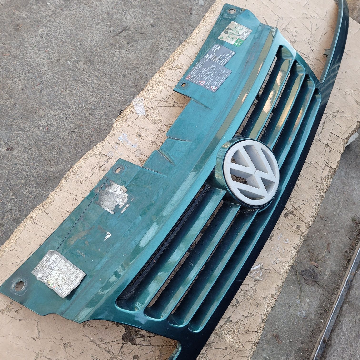 Grill atrapa vw sharan mk1 1998r kod lakieru LC6P