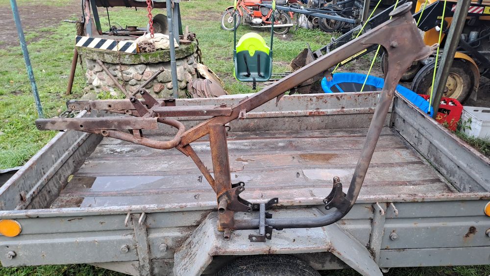 Rama wsk 125 bąk z dokumentami.