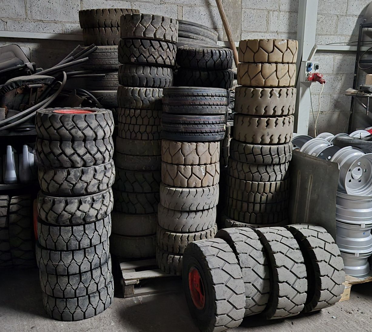Opony, Koła 18x7-8 Linde H14, H16, H18, Jungheinrich