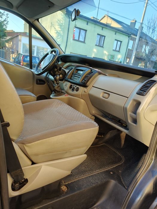 Sprzedam renault trafic 6 osobowy long