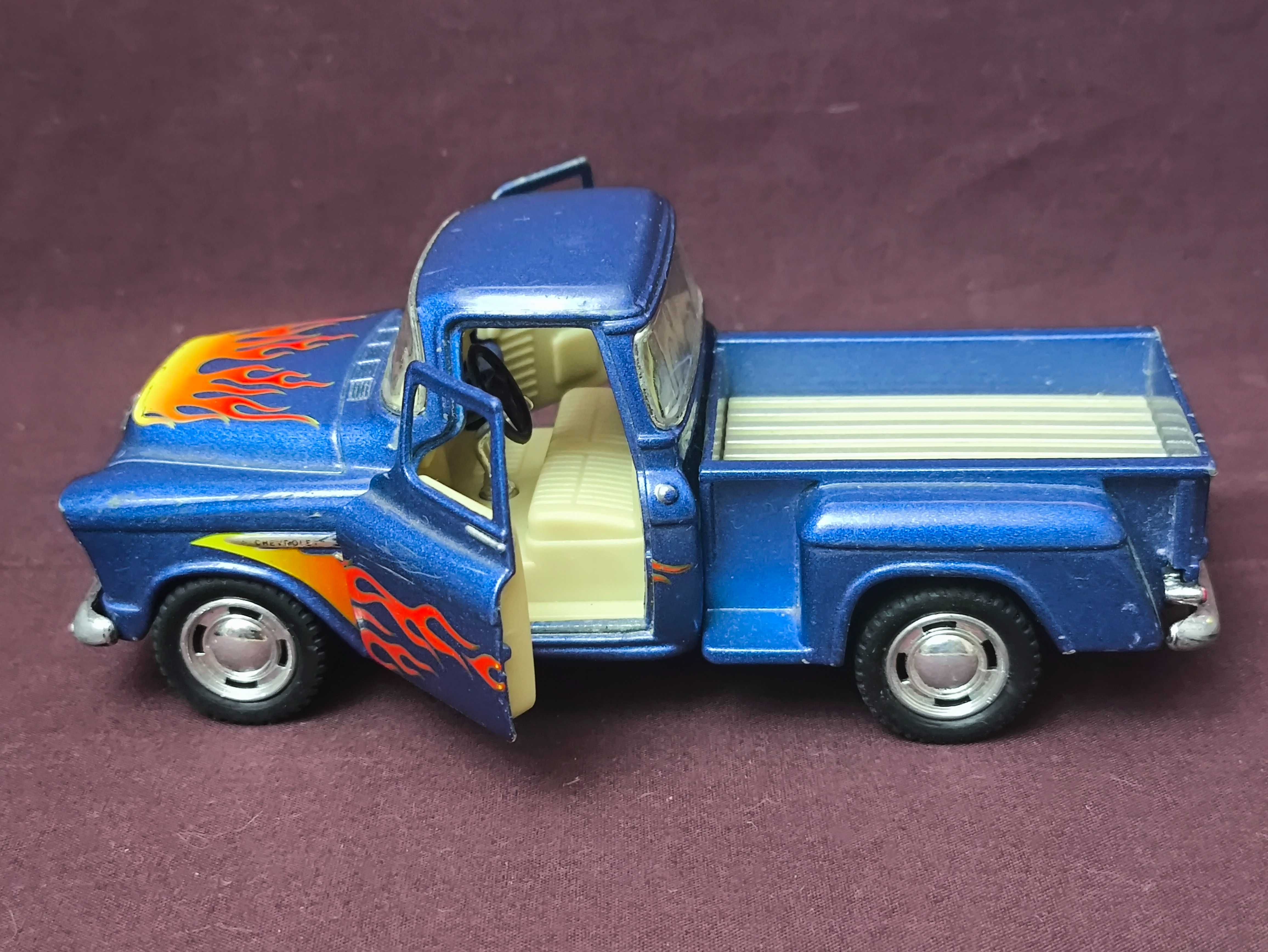 Машинка инерционная Chevy Stepside Pick-Up 1:32 Kinsmart