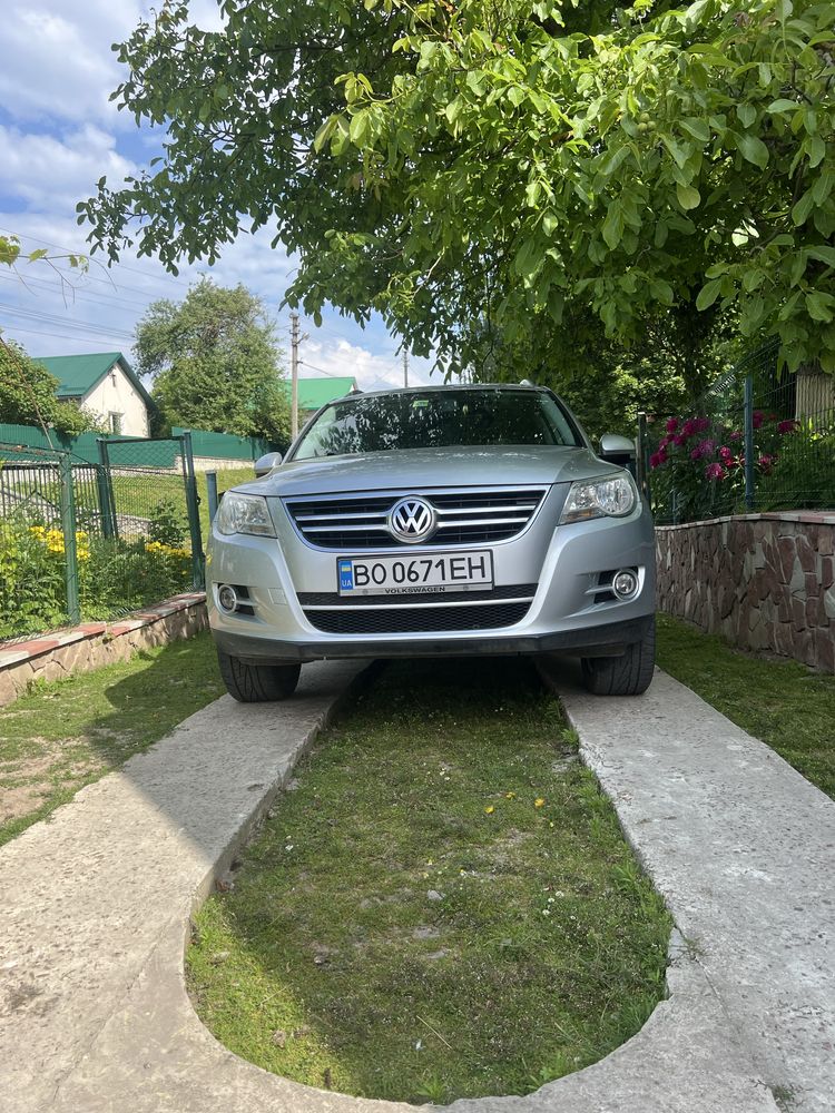 Продам Volkswagen Tiguan 2.0 бензин америка не битий