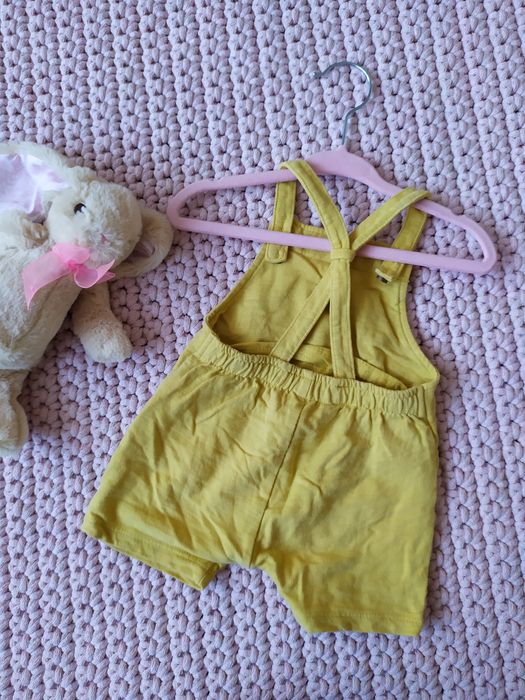 Ogrodniczki rampers niemowlęce spodenki musztardowe spodnie wiosna 62