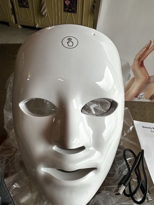 Світлодіодна маска для обличчя з 7 кольоровими спектрами акумуляторна