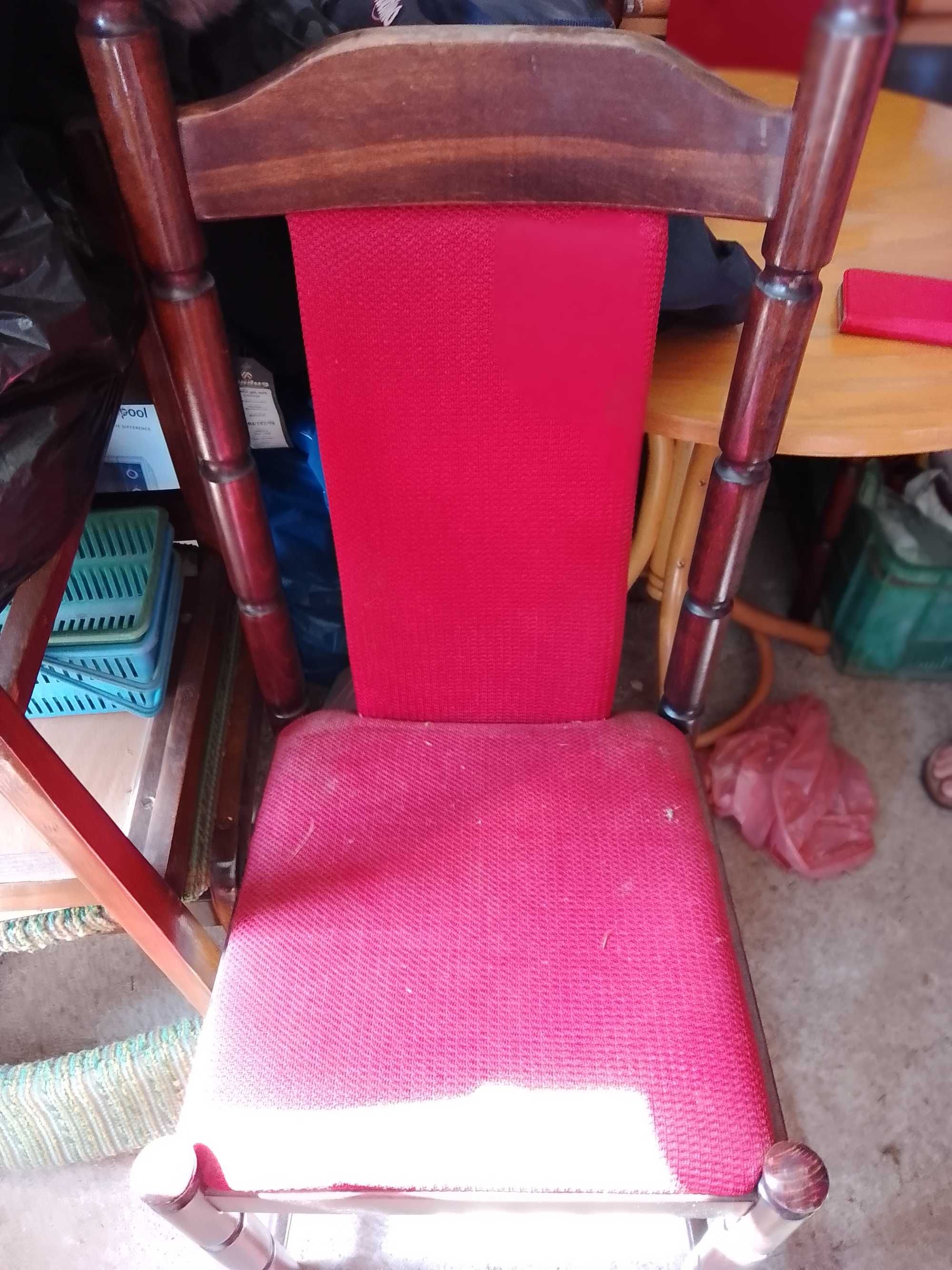 Krzesła czerwone