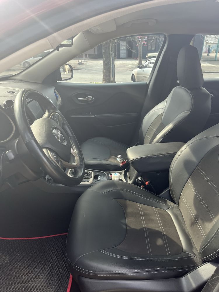 Продам Jeep cherokee 2015