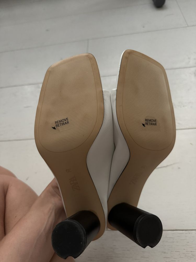 Шкіряні сабо Zara