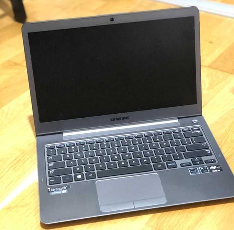 Samsung np530u i3,8gb,240gb.ssd.