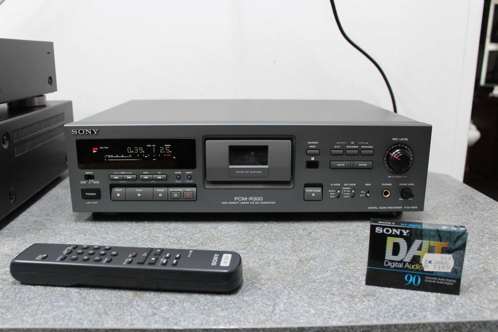 Sony DAT PCM-R300 Magnetofon cyfrowy + Pilot +