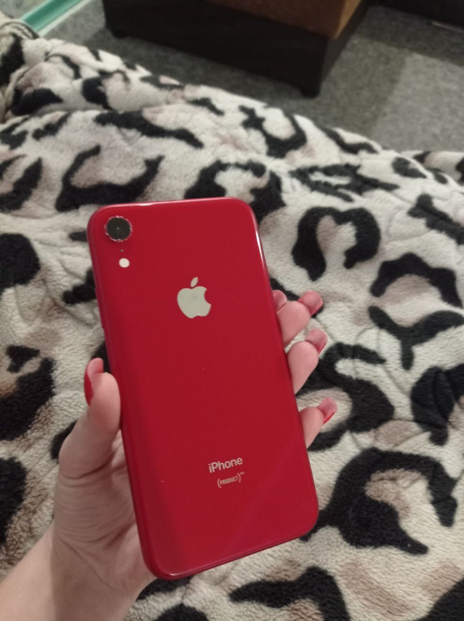 продам iPhone XR