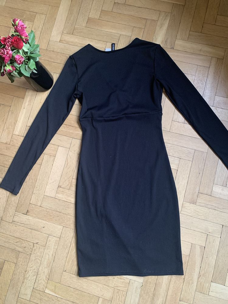 Sukienka wizytowa czarna H&M 36 S przed kolano dopasowana elegancka