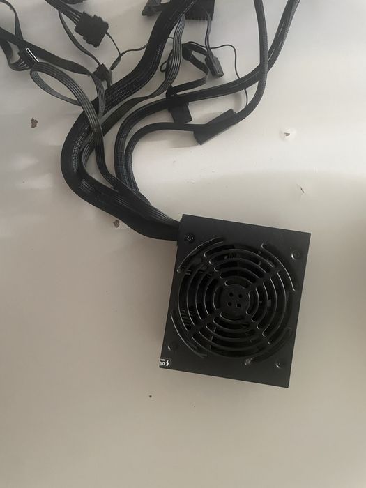 Fonte corsair CV550