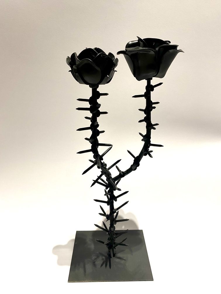 Duża metalowa róża - dekoracja do domu