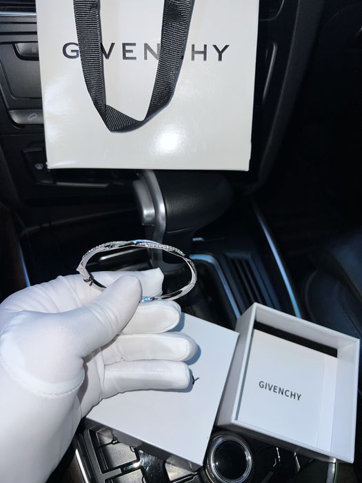 Жіночий браслет Givenchy, елегантний стиль