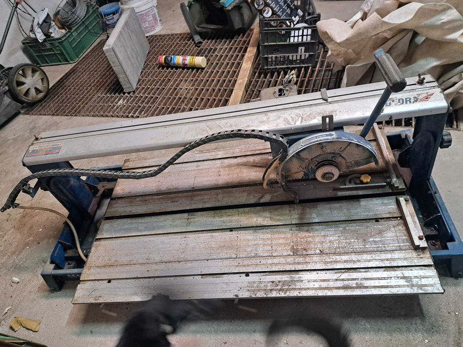 Maszyna do cięcia plytek Derda