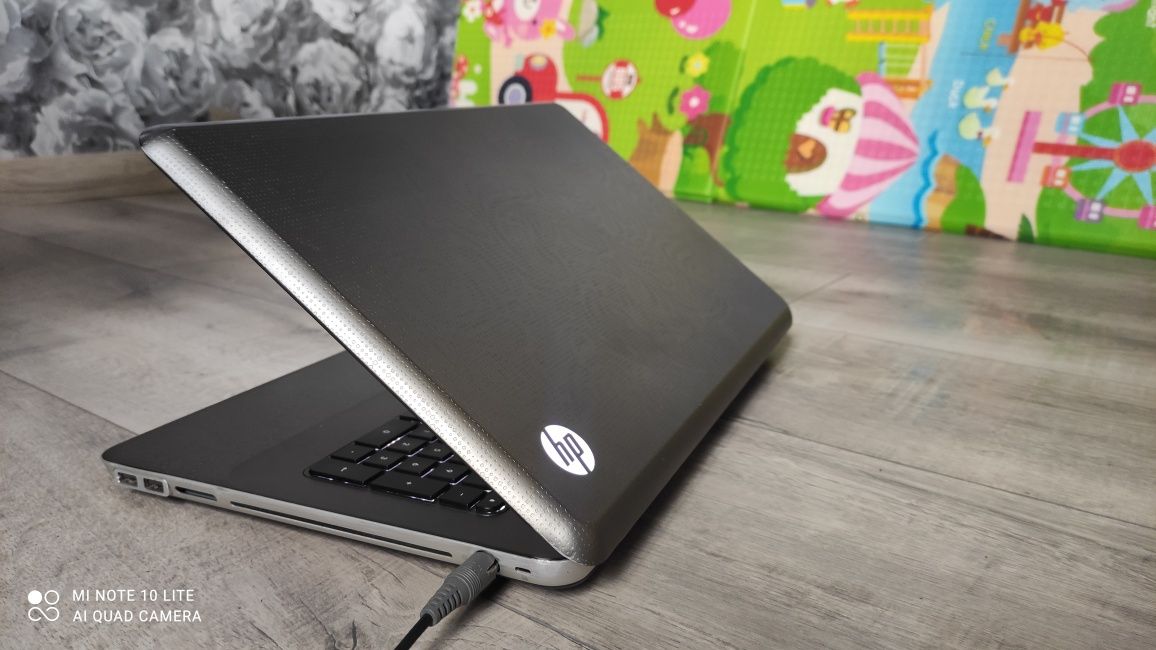 Ноутбук HP 17.3  Intel Core i7 RAM 8Gb SSD480 2 Відеокарти Підсвітка