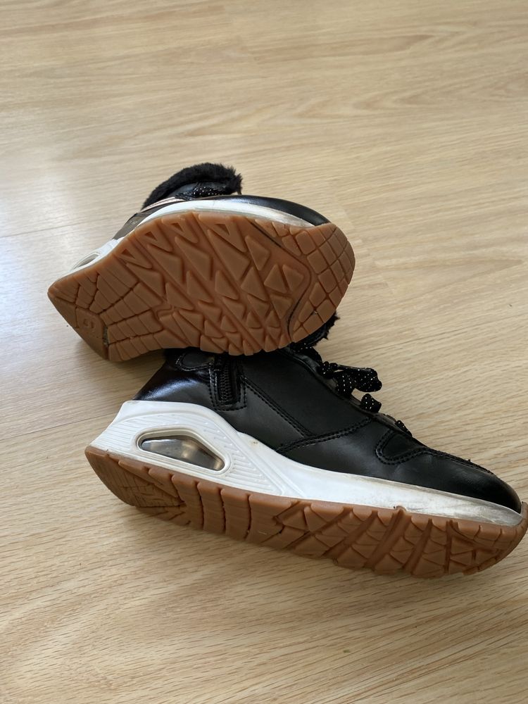 Снікерси Skechers утеплені 32 розмір, 20 см. Гарний стан