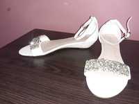 Piekne NOWE białe sandały sandałki z kryształkami