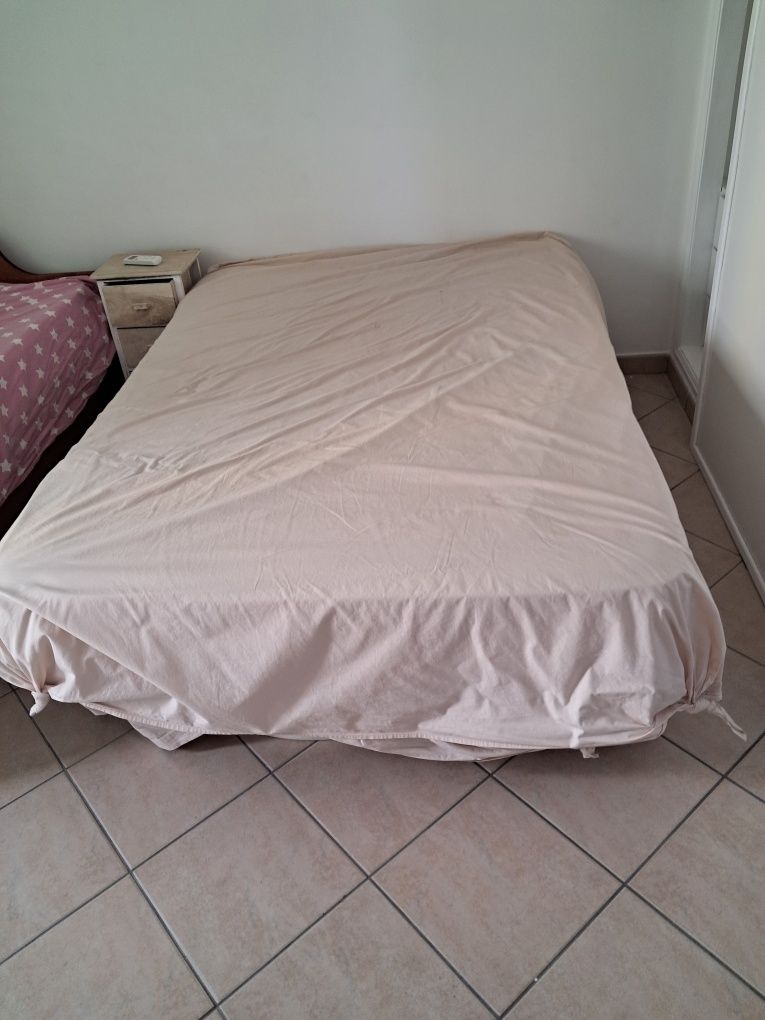 Vendo cama casal 1.35x1.90