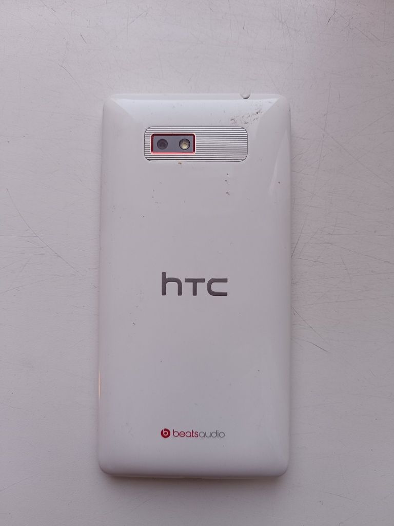 Продам телефон HTC на запчасти.