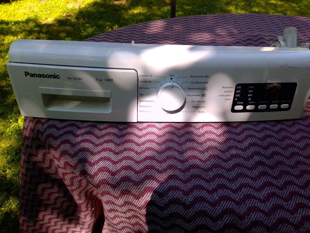 Panel sterowania, silnik i inne części do pralki Panasonic.