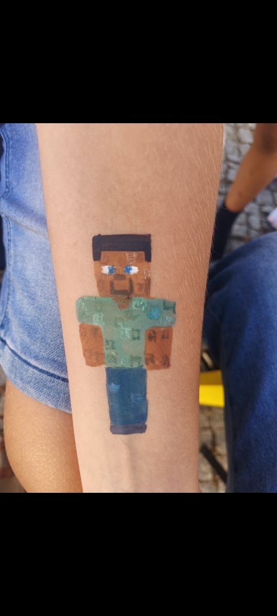 Pinturas faciais e modelagens de balões