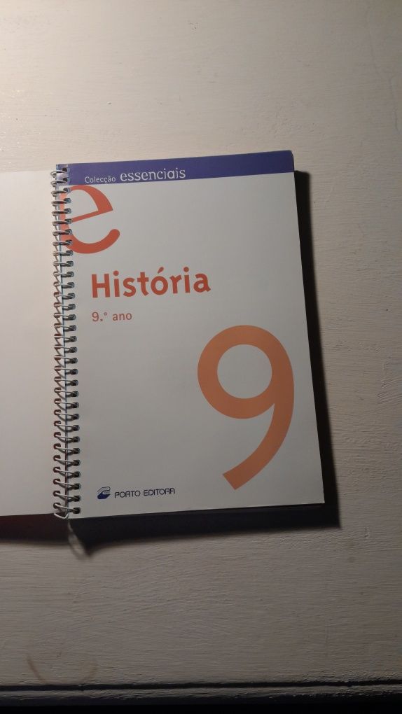Coleção essenciais - História 9.° ano - Porto Editora