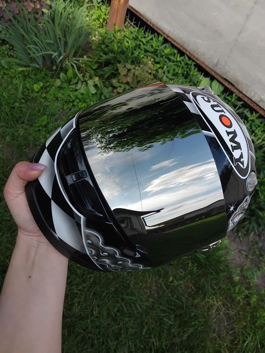 Мотошолом Suomy.