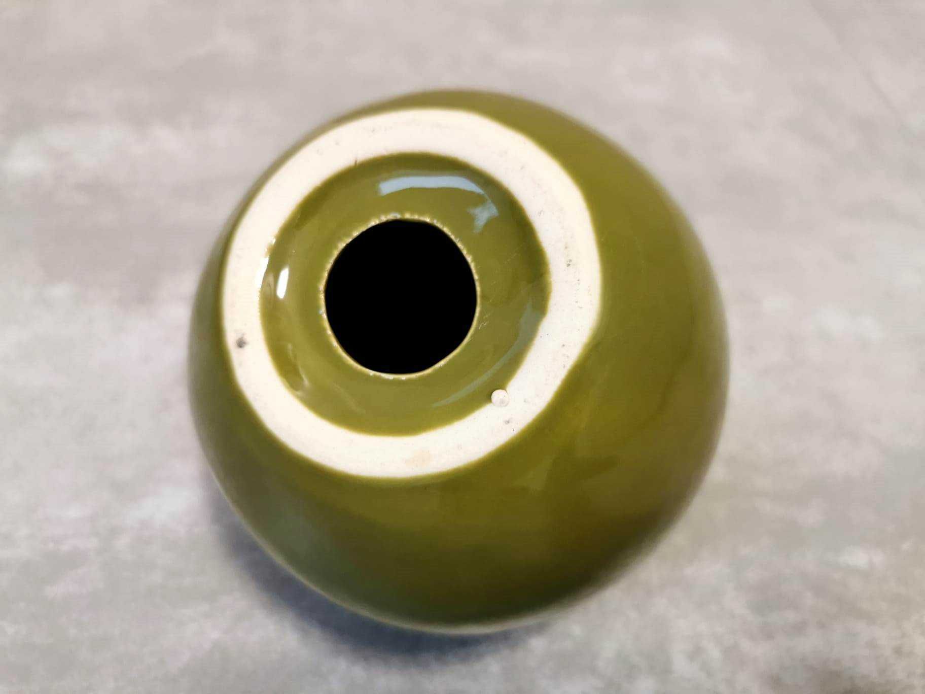 Śliczne dekoracyjne ceramiczne jabłko, ozdoba