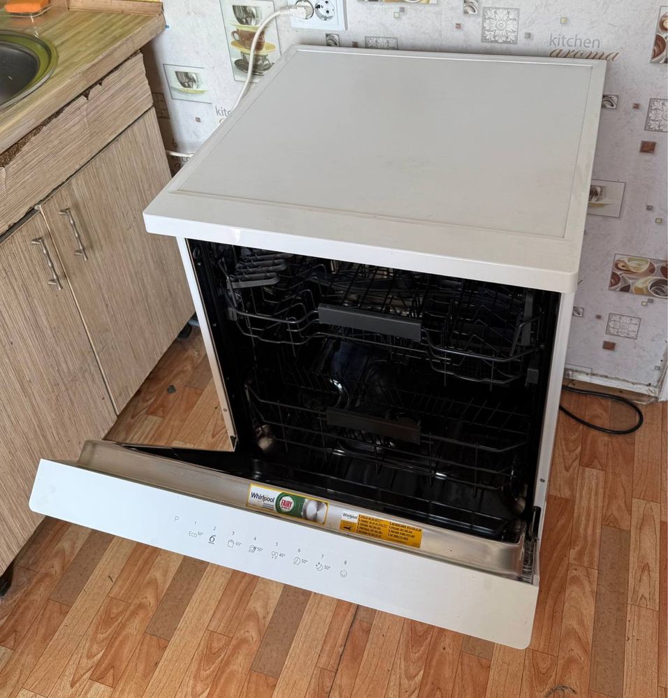 Посудомийна машинка Whirlpool