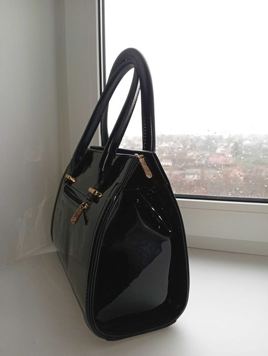 Красива сумка  в діловому стилі