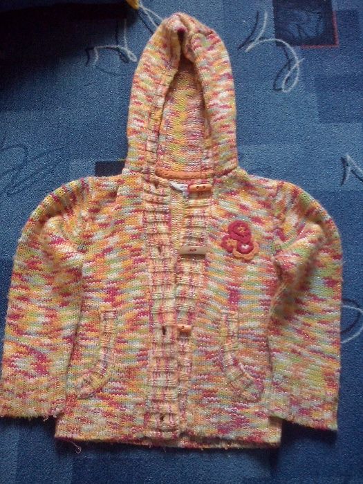 Kolorowy sweterek firmy girl2girl