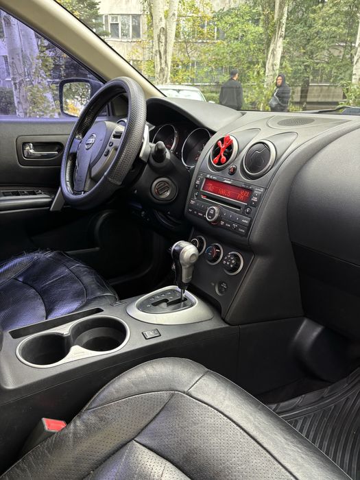 Nissan Rogue 2.5газ/бенз Автомат