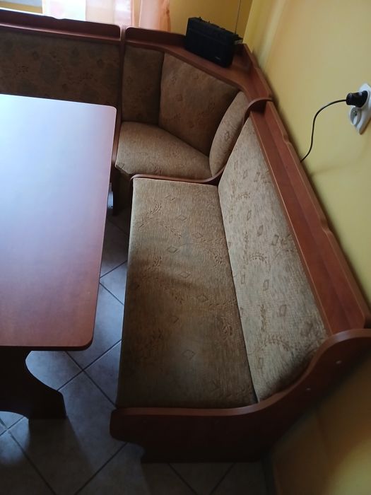 Narożnik do kuchni plus stół plus 2 taborety