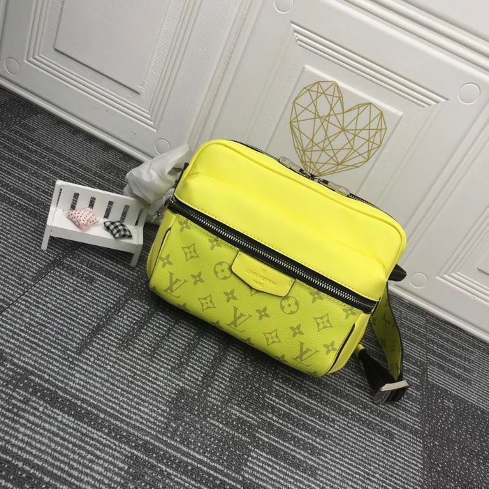 LOUIS VUITTON OUTDOOR messenger салатовый сумка кожаная