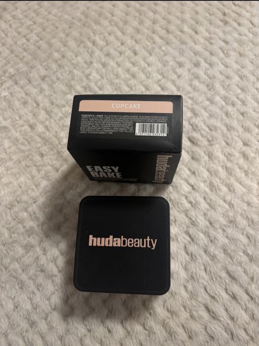 Nowy puder Huda Beauty easy bake - Cupcake 20 g