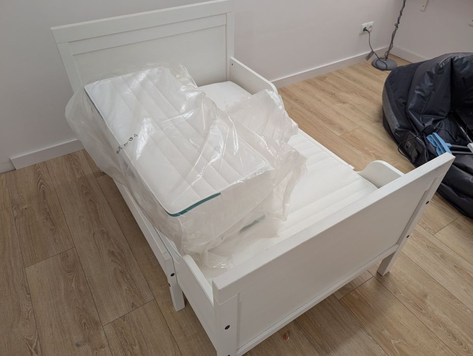 Łóżko dla dziecka Ikea Sundvik z wygodnym materacem Omsint