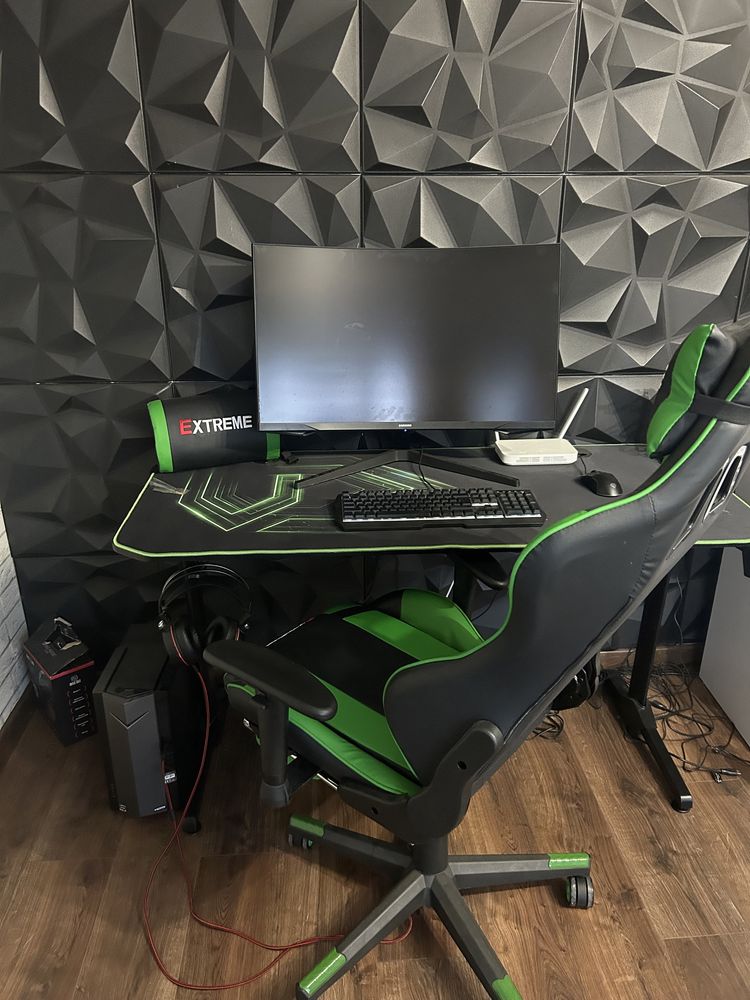Komputer acer razem z monitorem stanowiskiem itd