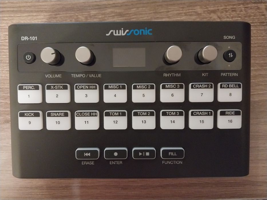 Продам драм-машину Swissonic DR-101