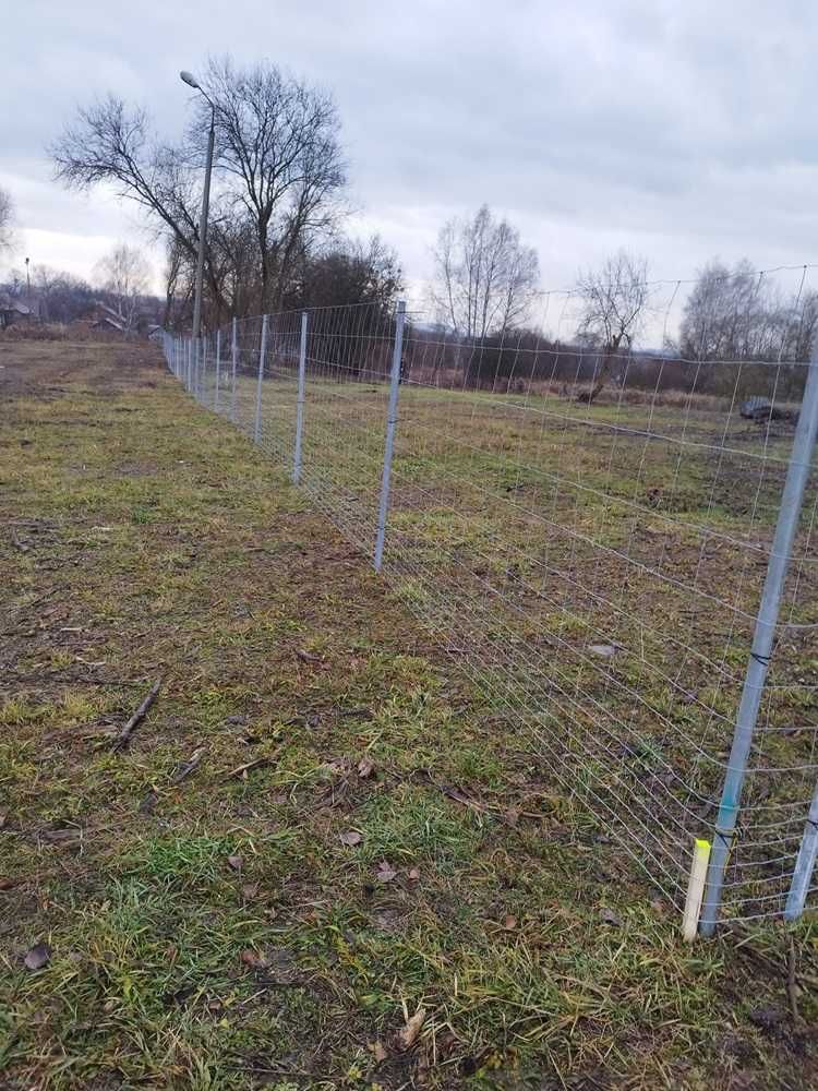Ogrodzenie budowlane / tymczasowe/ siatka leśna/ słupki metalowe