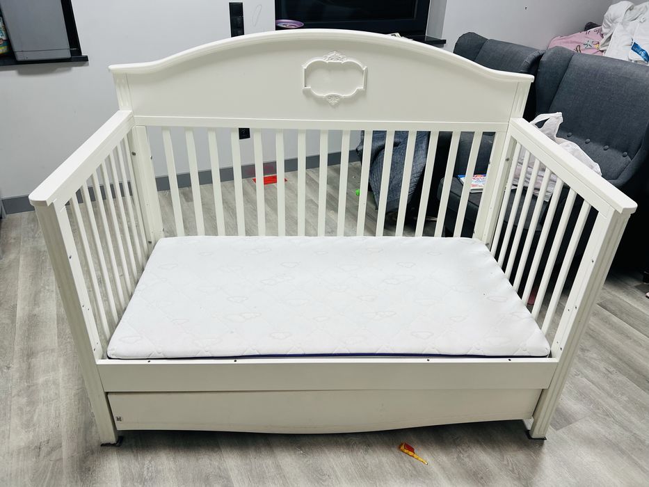 Zestaw mebli Bellamy Ines komoda i lóżeczko