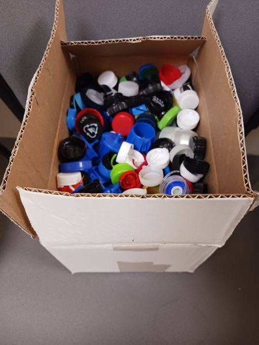Plastikowe nakrętki