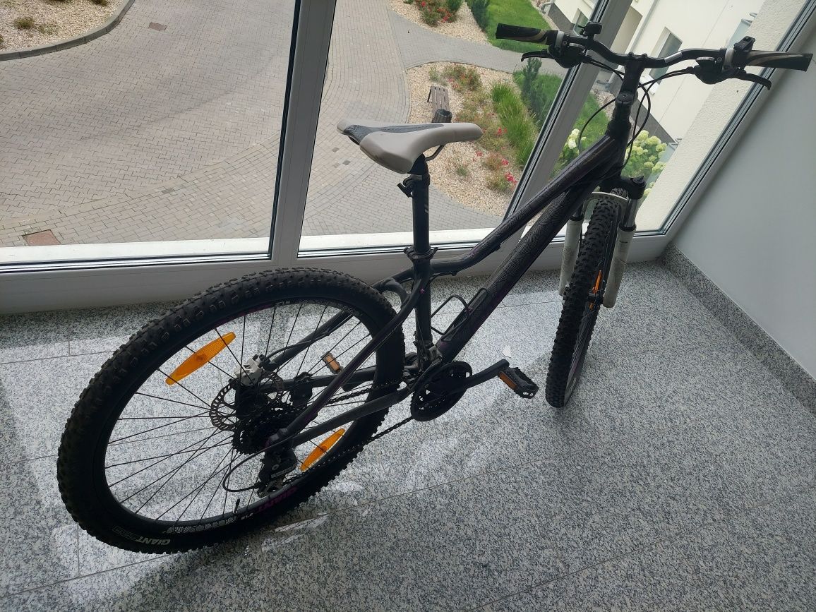 Sprzedam Rower Damski Giant Tempt – Idealny na Szlaki i Miasto!