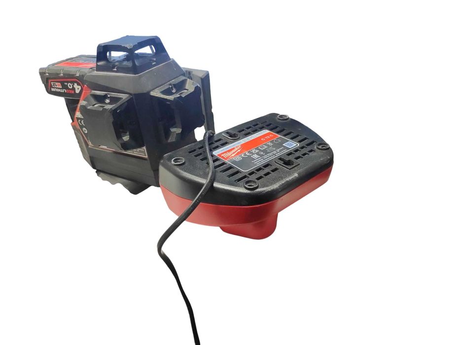 Laser Krzyżowy Milwaukee M12 3PL + aku 4.0Ah+ ładowarka + walizka