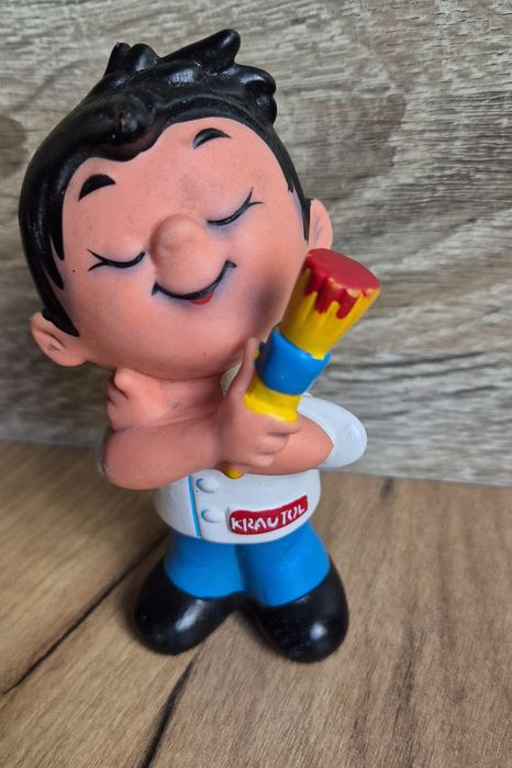 Figurka gumowa vintage PRL lata 60 malarz chłopiec gumiaczek